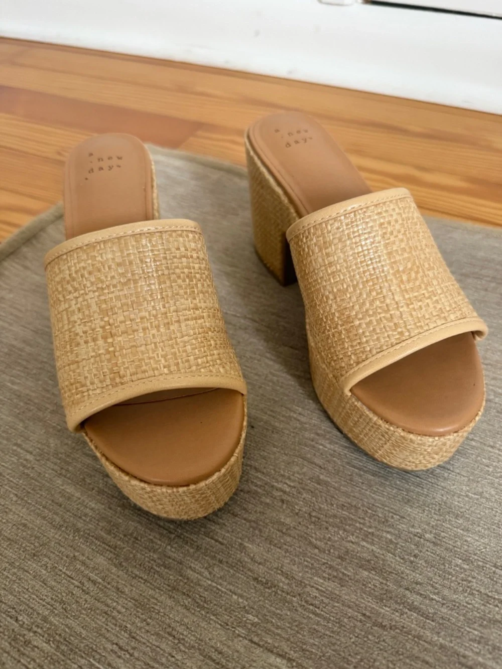 Target Platform Rattan shoes- size 6